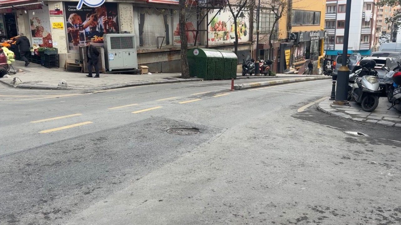 Kağıthane’de feci kaza kamerada: Motosikletin çarptığı berber hayatını kaybetti