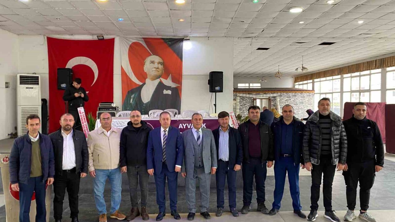 Ayvacık’ta Şoförler ve Otomobilciler Esnaf Odası Başkanı Mehmet Solak güven tazeledi