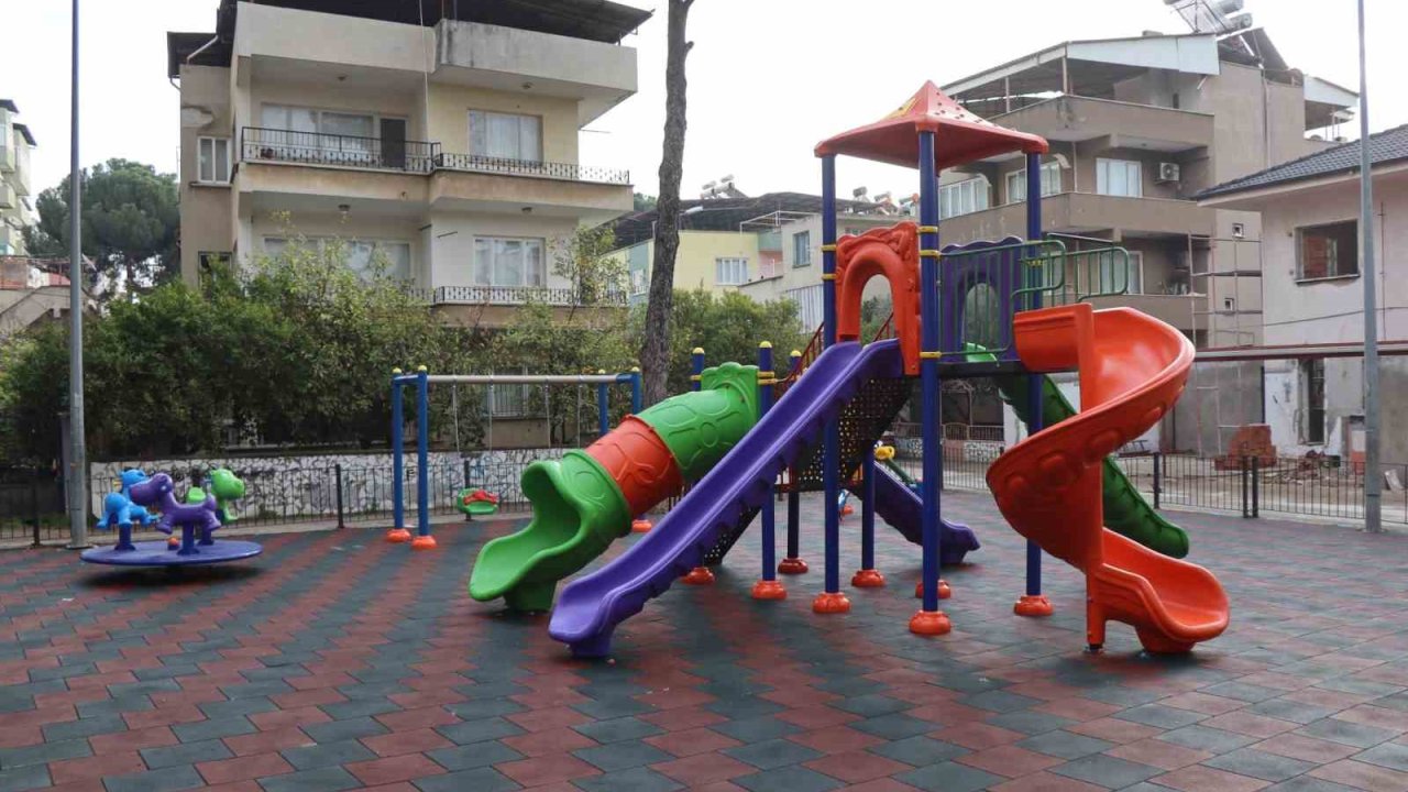 Nazilli Belediyesi çocuk parklarını yeniliyor