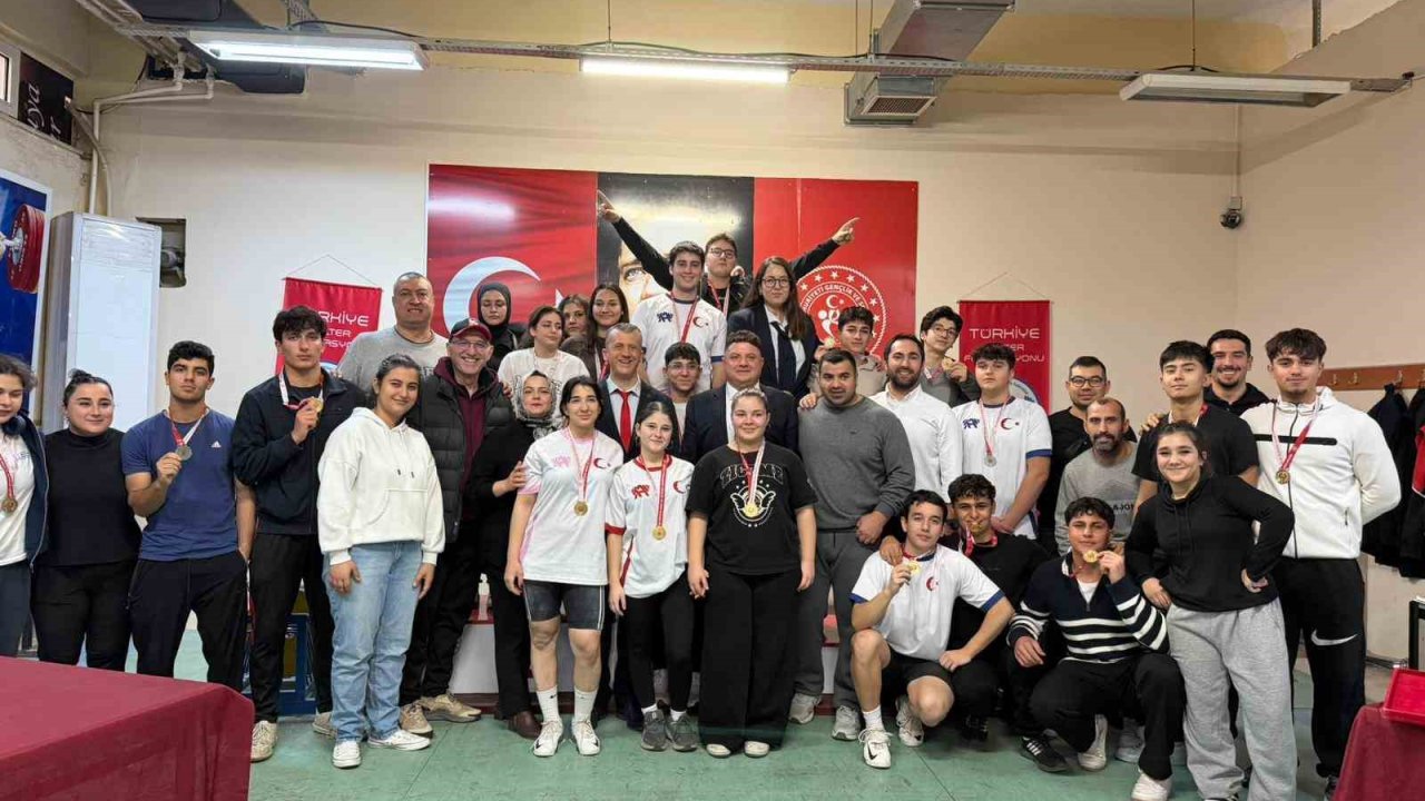 Okul sporları gençler halter müsabakaları tamamlandı