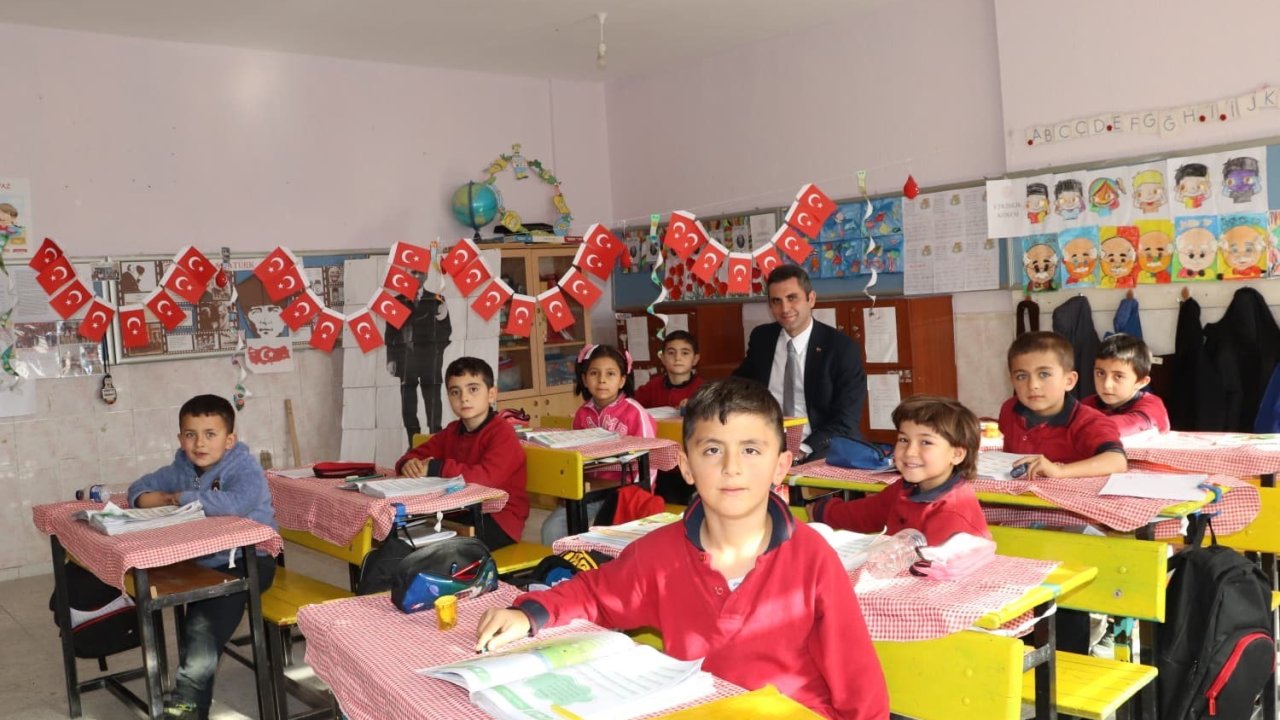 Kaymakam Yıldız, öğrencilerle ders işledi