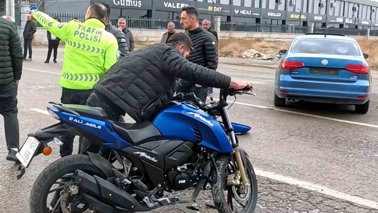 Otomobille çarpışan motosikletin 16 yaşındaki sürücüsü ağır yaralandı