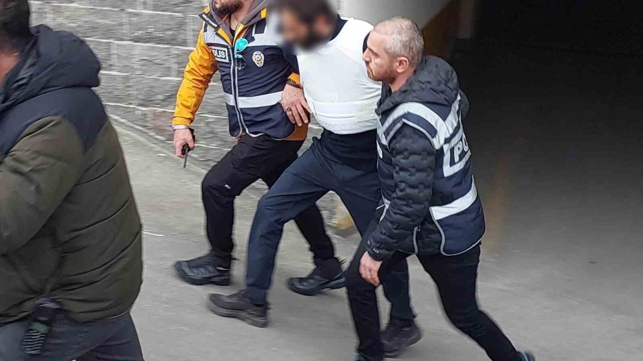 Arkadaşını bıçaklayarak öldüren zanlı emniyetteki sorgusunun ardından adliyeye sevk edildi