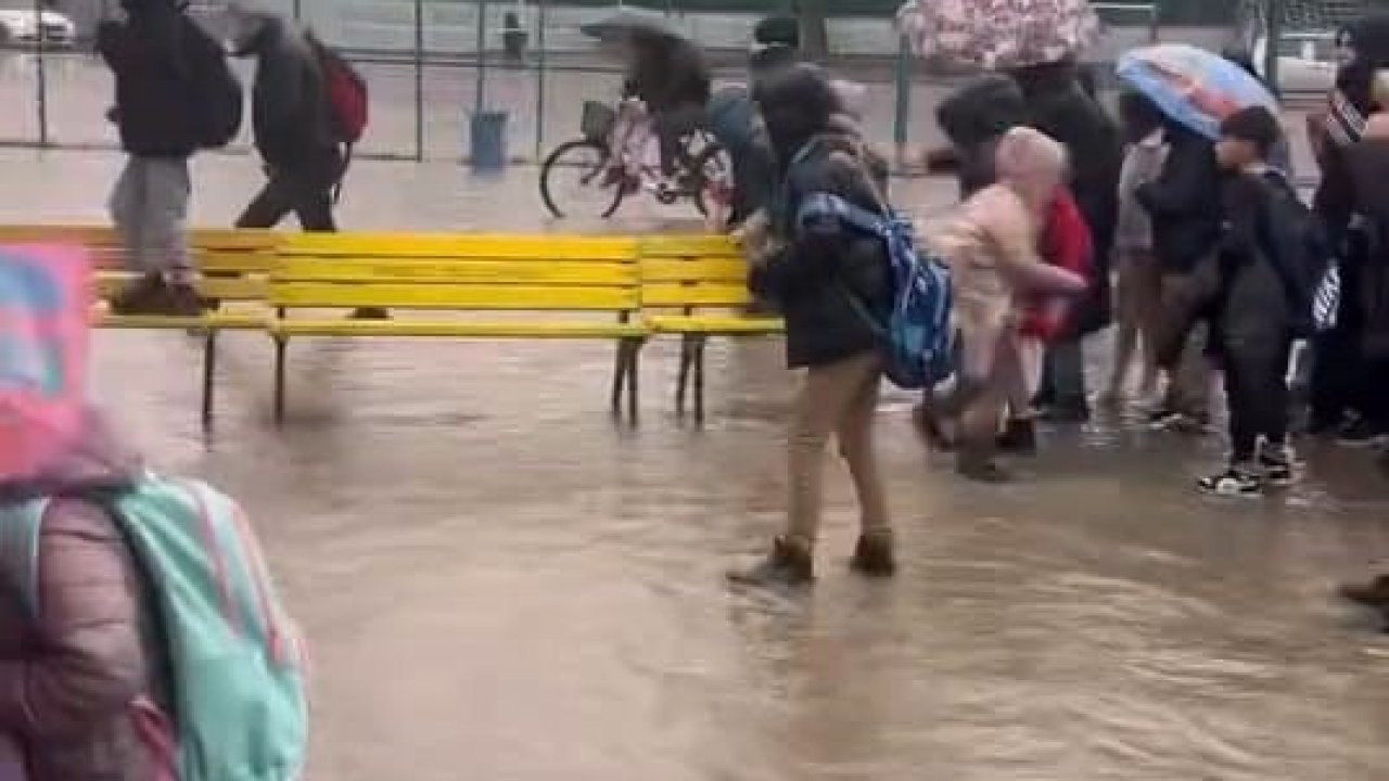 Sel ve fırtınada mahsur kalan öğrenciler için banklardan köprü