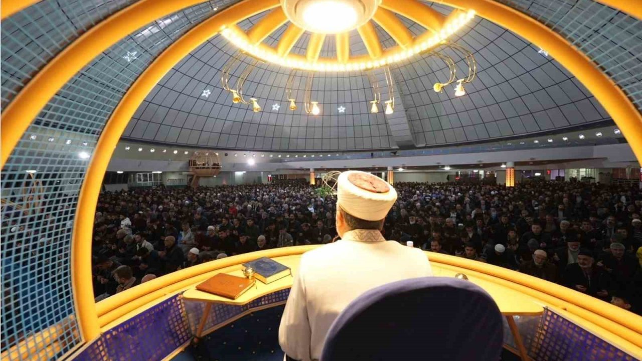 Bu haftaki Cuma hutbesinde "Namaz müminin miracıdır" mesajı