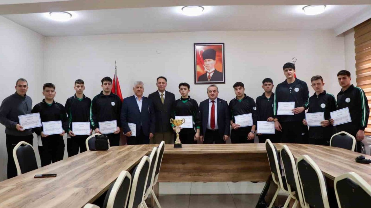 Bilecik’te Hentbol İl Birincileri ödüllendirildi