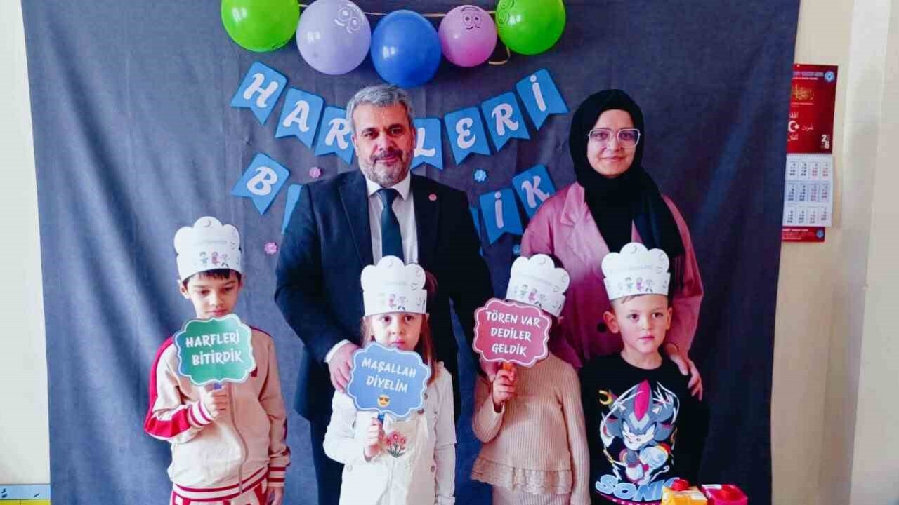 Minik öğrencilerin harfleri bitirme sevinci