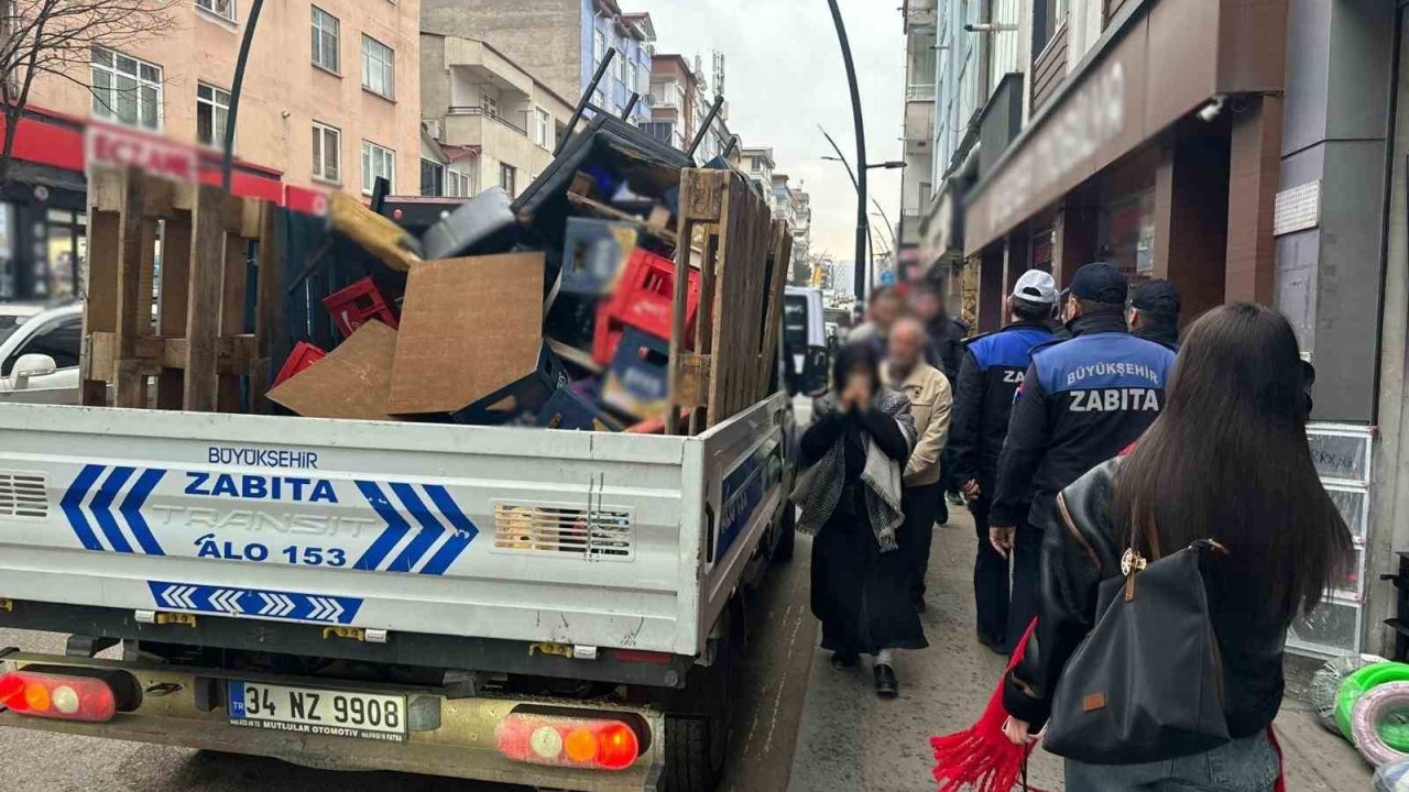 Ordu’da kaldırımı işgal eden malzemeler toplandı