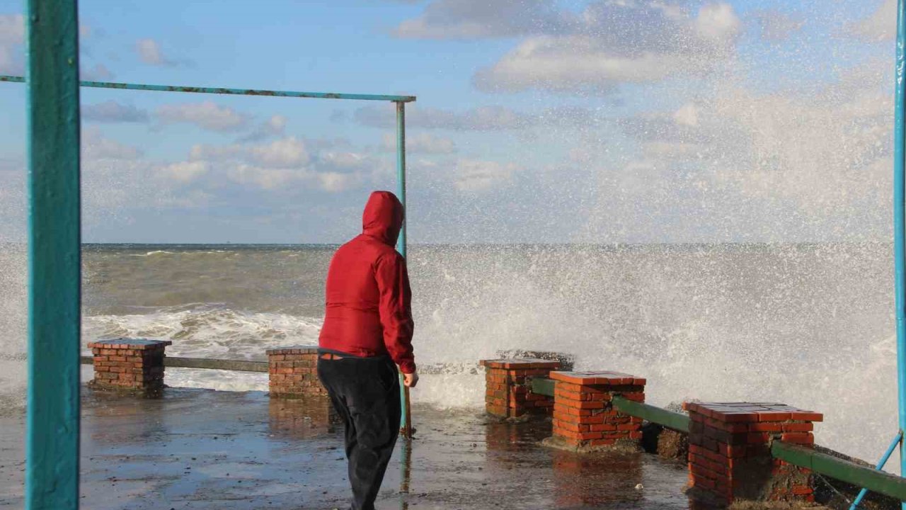 Batı Karadeniz’de kuvvetli rüzgar ve fırtına uyarısı