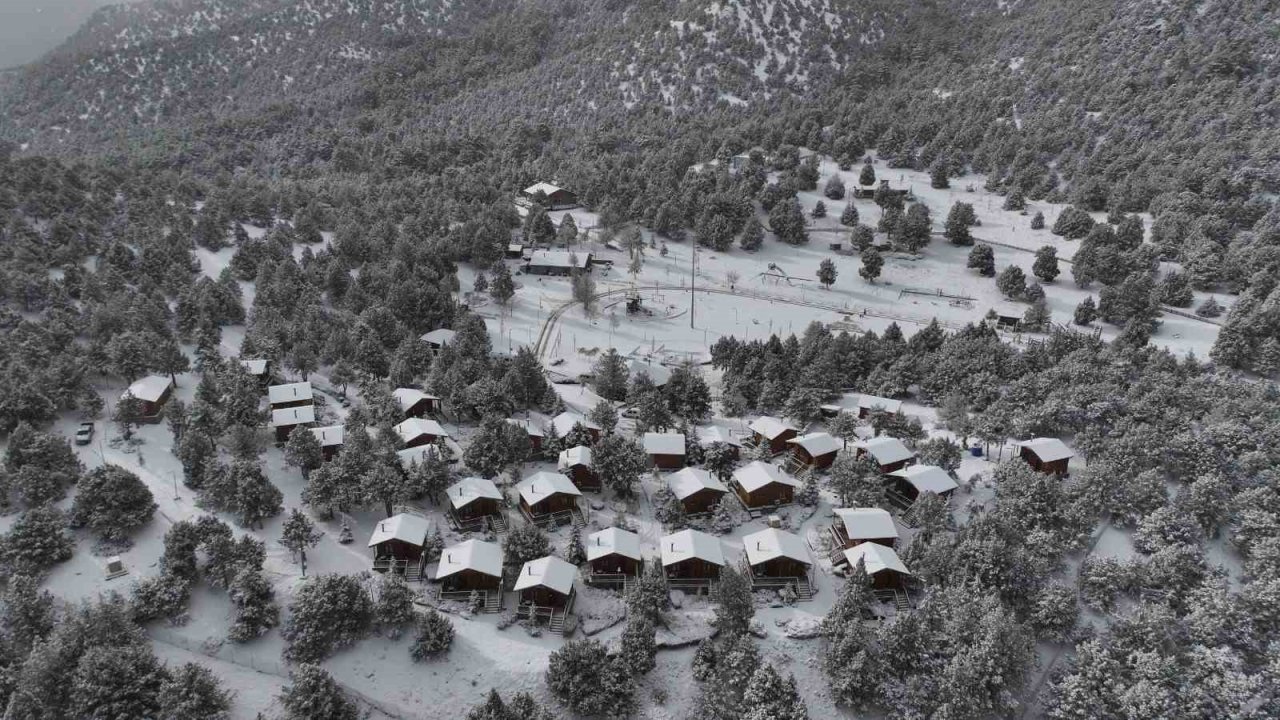 Denizli teleferikte yeni dönem kar manzarasıyla başlıyor