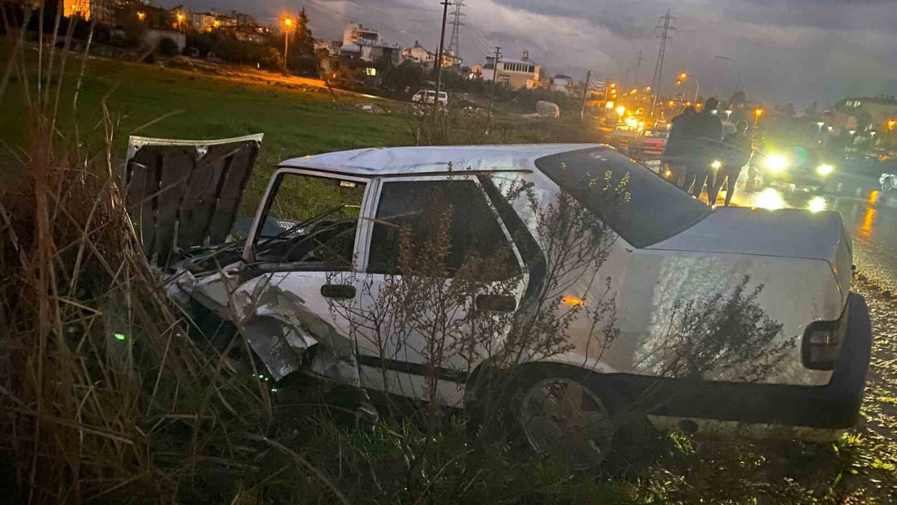 Serik’te iki otomobilin karıştığı kazada 1 kişi yaralandı