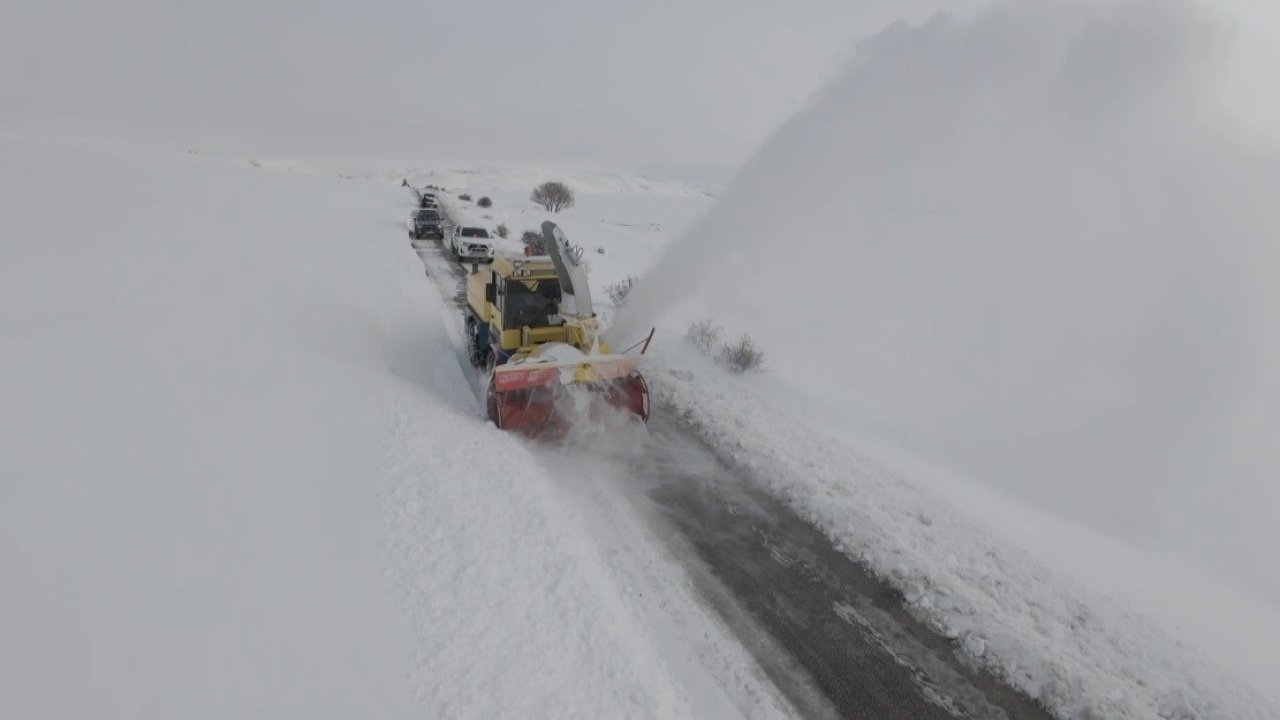 Erzincan’da kar ve tipi: 328 köy yolu ulaşıma kapandı