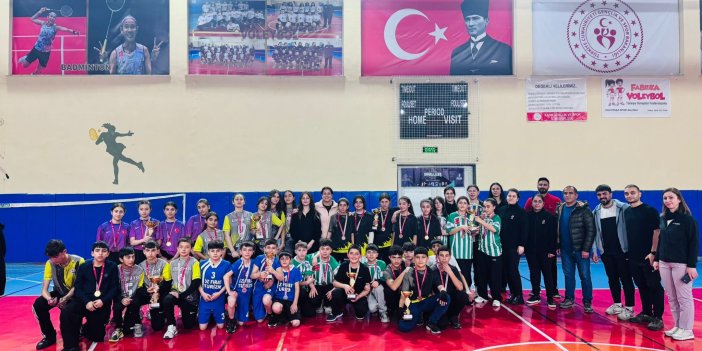 Okul sporları yıldızlar badminton turnuvası Kars’ta gerçekleştirildi
