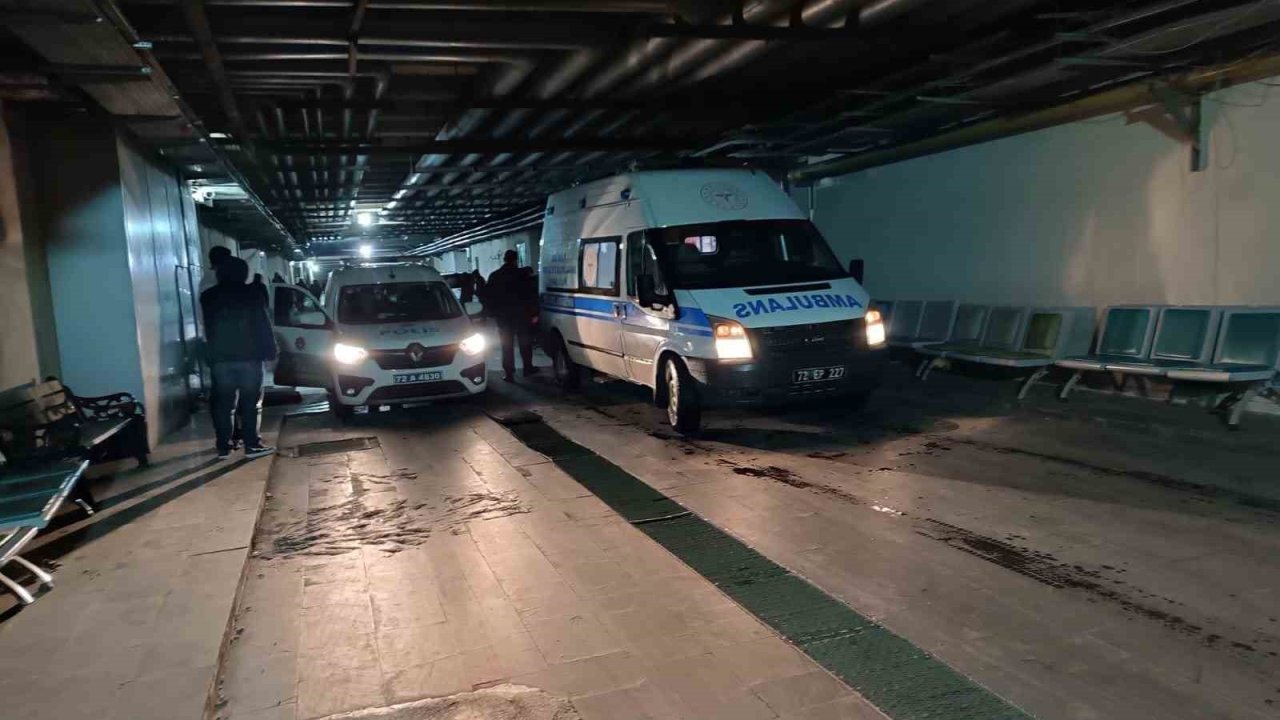 Balkondan düşen genç kadın hayatını kaybetti