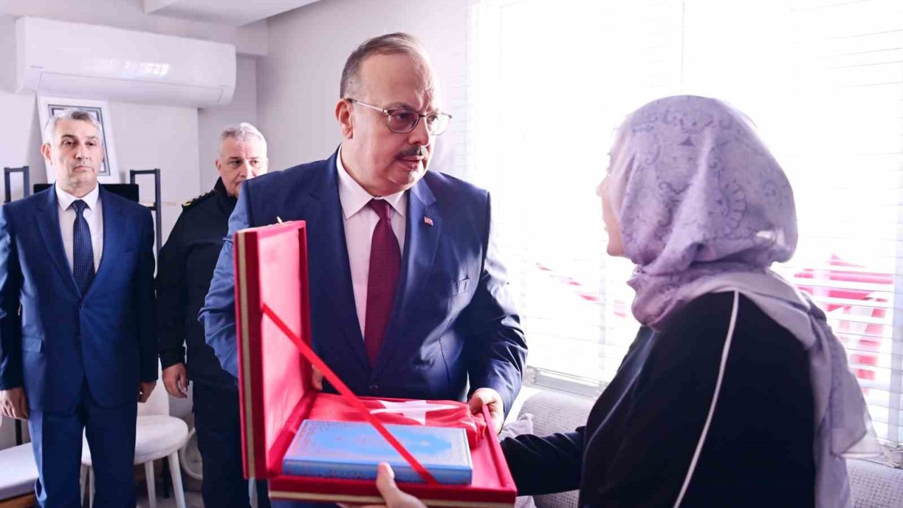 Vali Canbolat’tan şehit polis Koçyiğit’in ailesine taziye ziyareti
