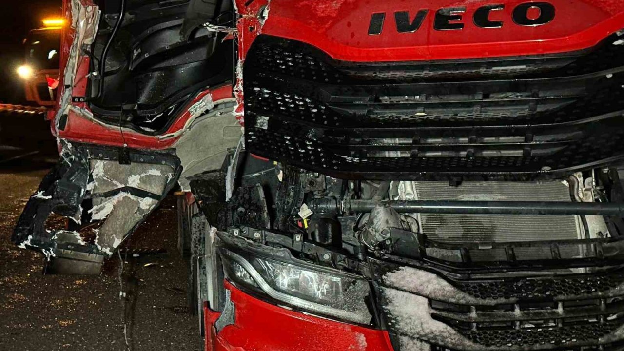 Uşak’ta 2 tır çarpıştı: 1 yaralı