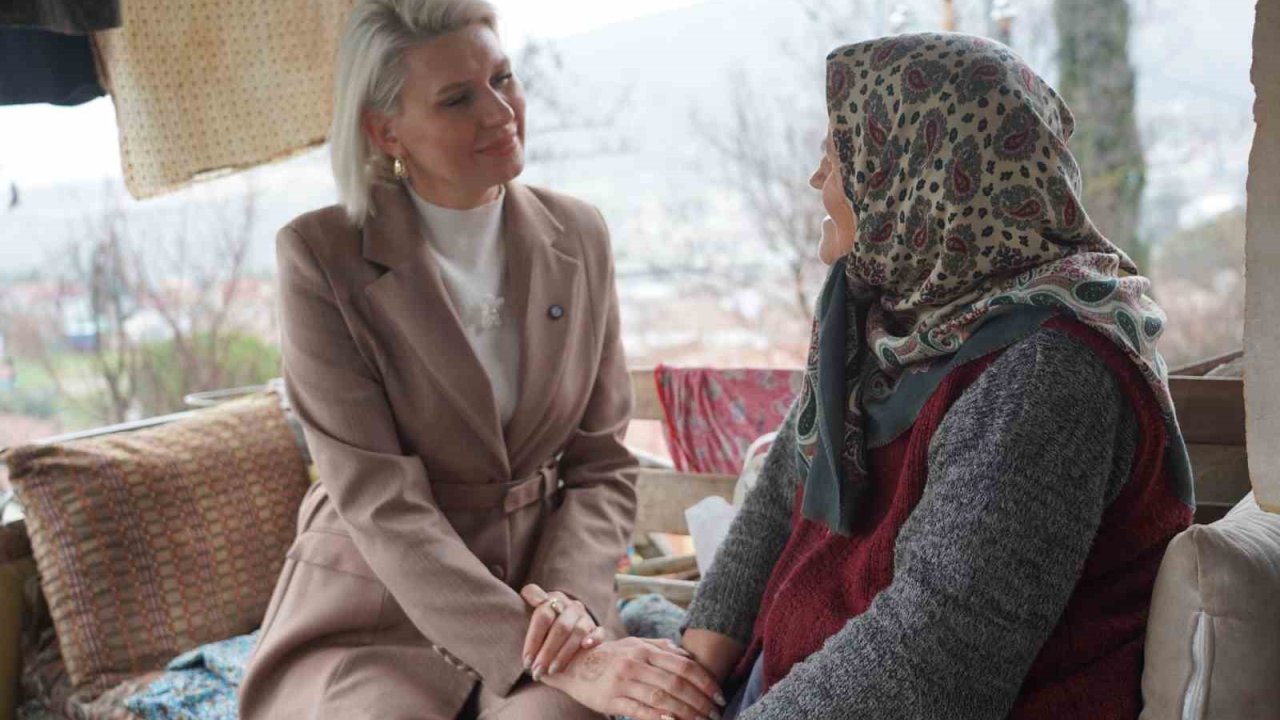 Hazırlanan sıcak yemekleri Başkan Subaşı evlere teslim etti