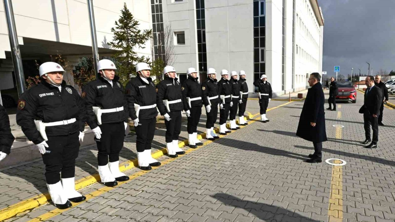 Eskişehir Valisi Aksoy, emniyet teşkilatı ile vedalaştı