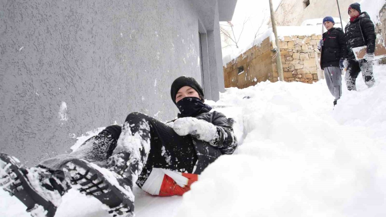 Bayburt’ta eğitime kar engeli: Okullar 1 gün tatil edildi