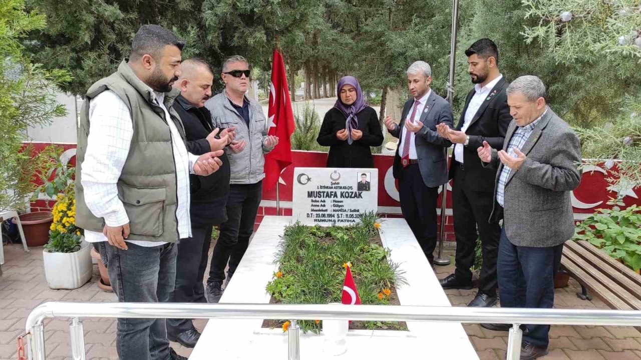 Şehit Mustafa Kozak’ın annesi Gülşen Kozak’ı duygulandıran ziyaret