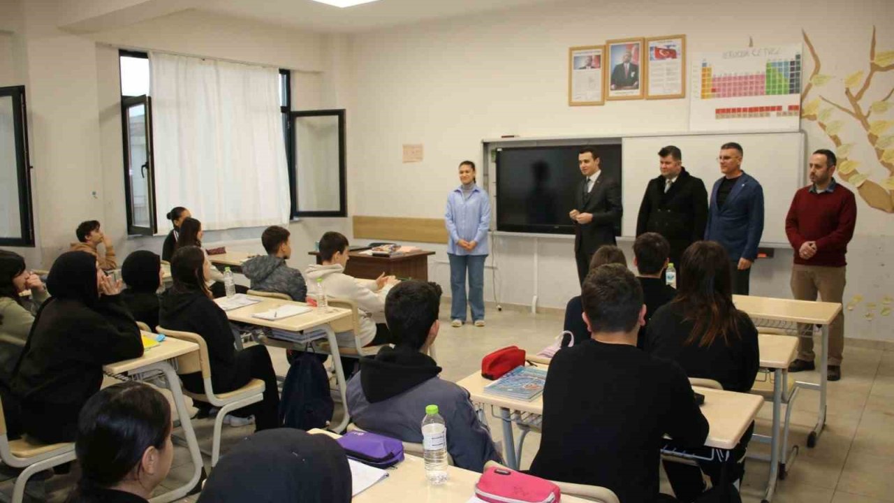 Kaymakam Alpay’dan liseli gençlerle bir araya geldi