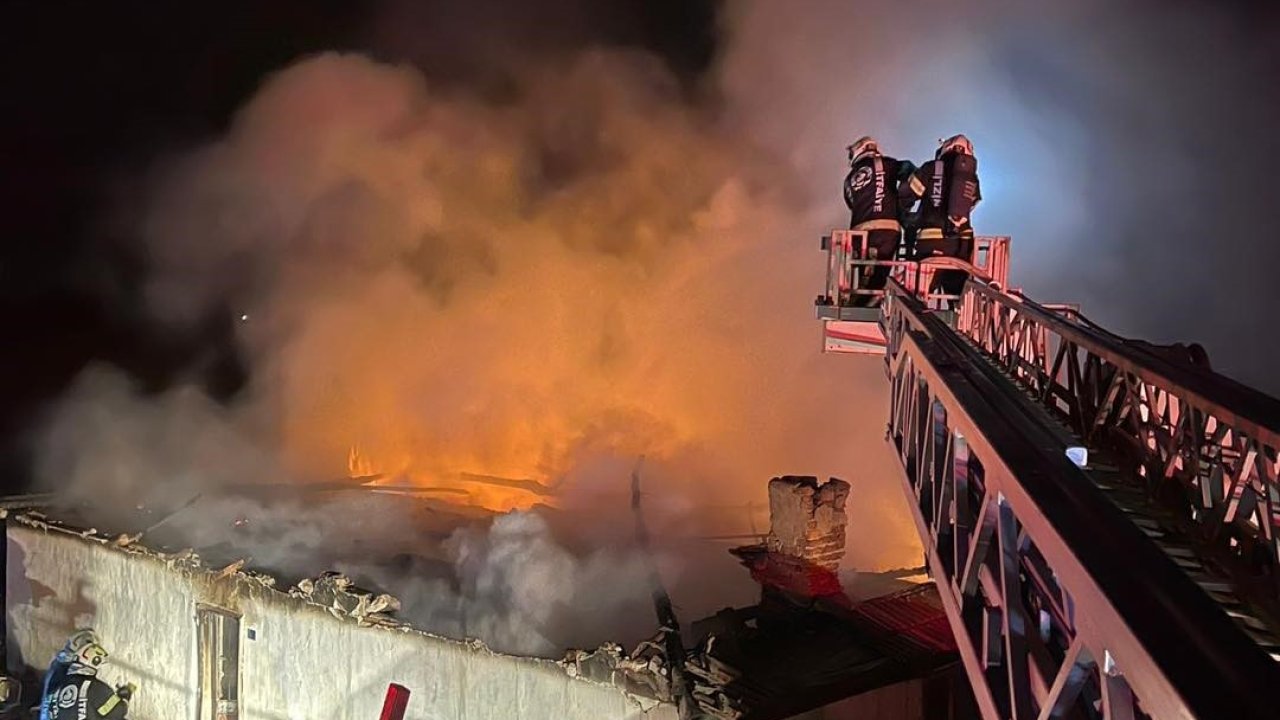 Denizli’de alevler iş yerini kullanılamaz hale getirdi