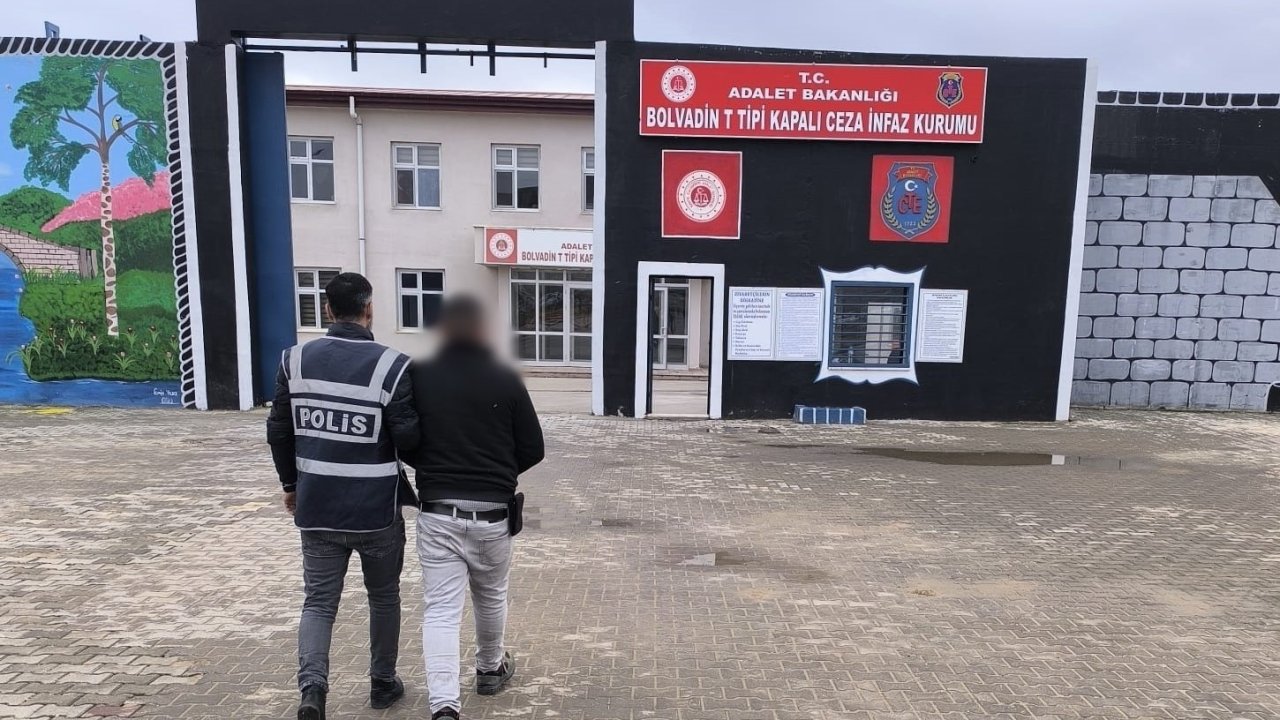 Cinayetten hapis cezasıyla aranan şahsı polis yakaladı