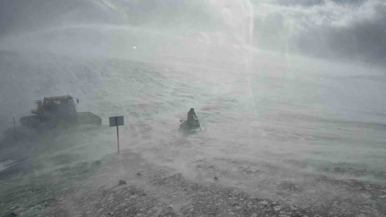Trabzon’un yükseklerinde kar fırtınası etkili oluyor