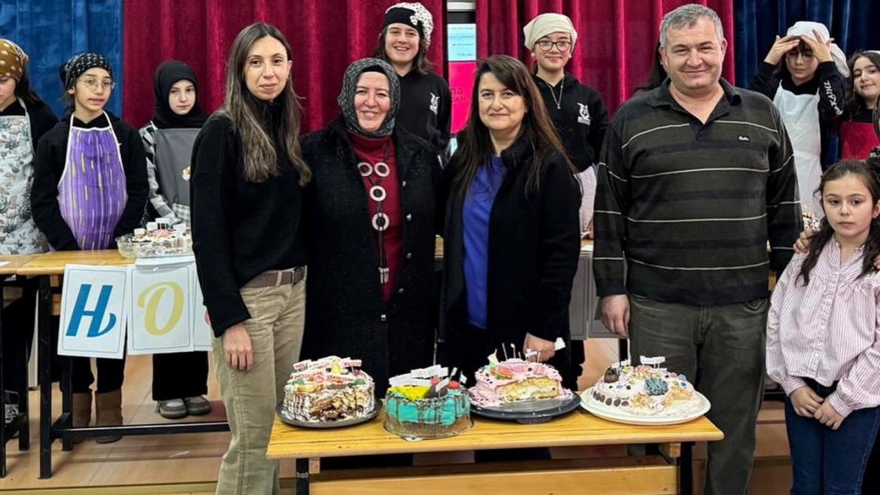 Kütahya Akşemsettin Kız Anadolu İmam Hatip Lisesinde bilim tatlıya dönüştü
