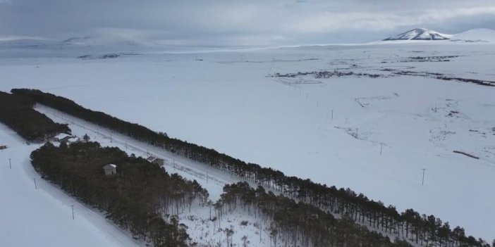 Kars'ta tarihi istasyonda kış masalı