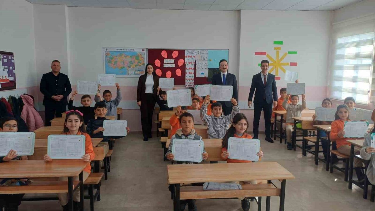 Malazgirt’te 10 bin 200 öğrenci karne sevinci yaşadı