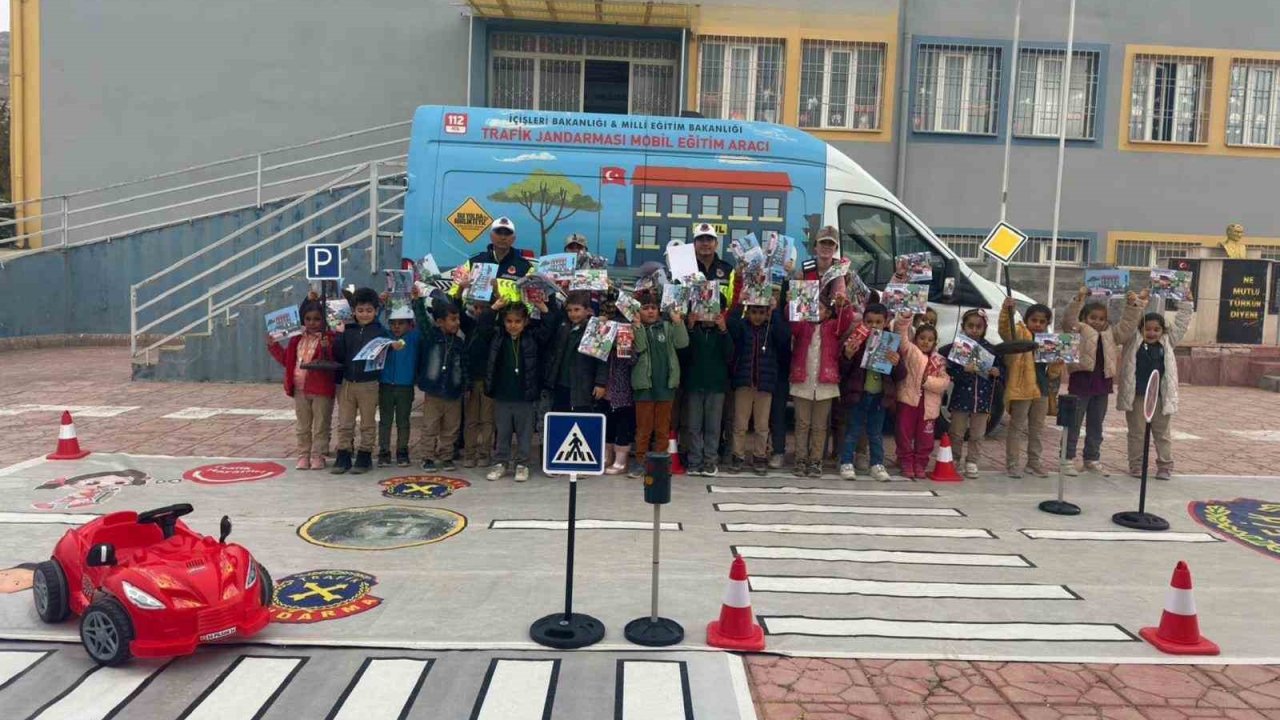 Gaziantep’te jandarmadan 126 öğrenciye trafik eğitimi