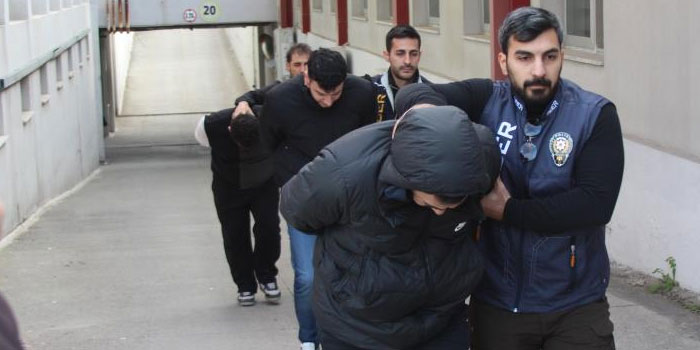 Kars'ta Görevliyim Dedi Dolandırdı!