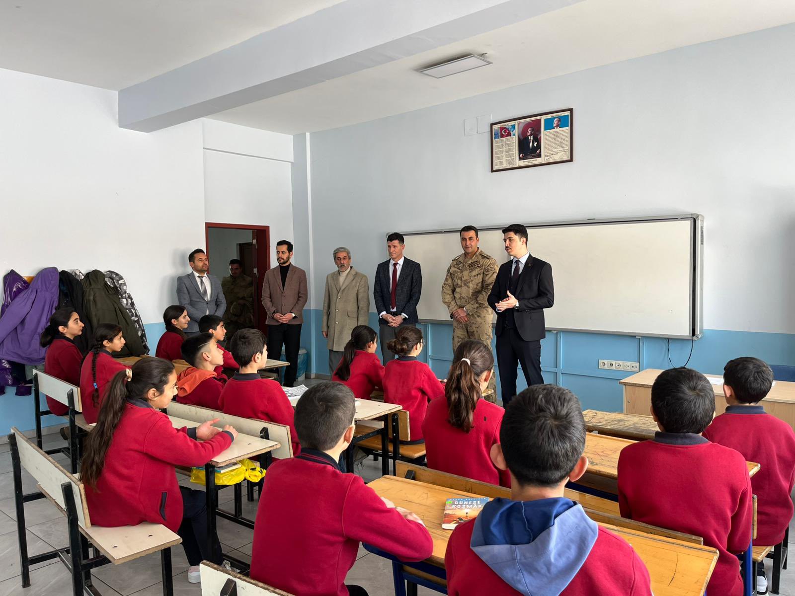 Kars’ın Varlı Köyü’nde karne heyecanı