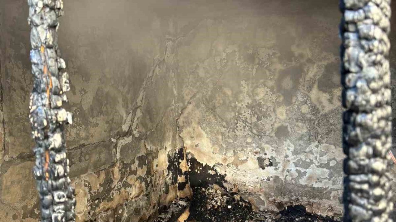 Yaşlı adam evinde elektrikli sobadan çıkan yangında hayatını kaybetti