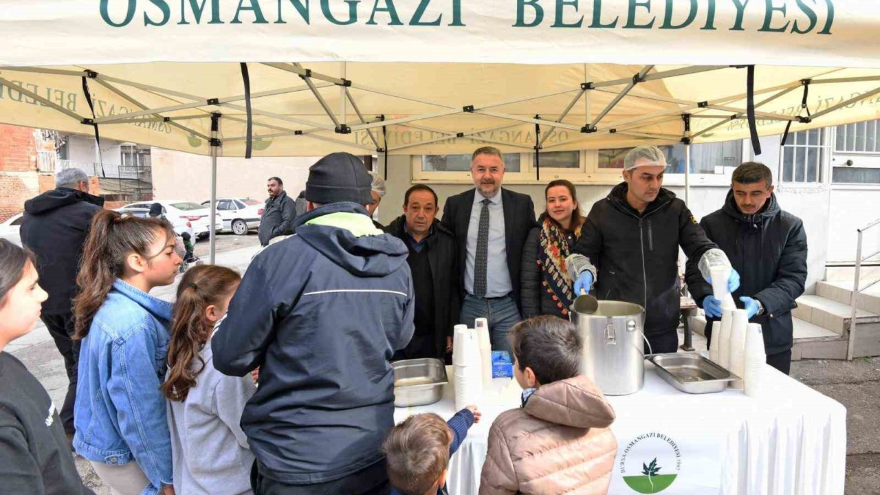 Osmangazi’de cuma bereketi vatandaşlarla paylaşıldı