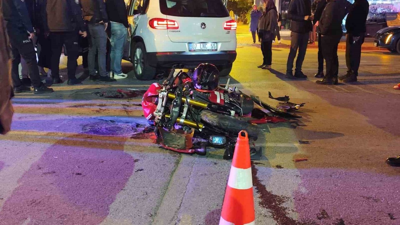 Kaskını kız arkadaşına verdiği feci kazada hayatını kaybetti