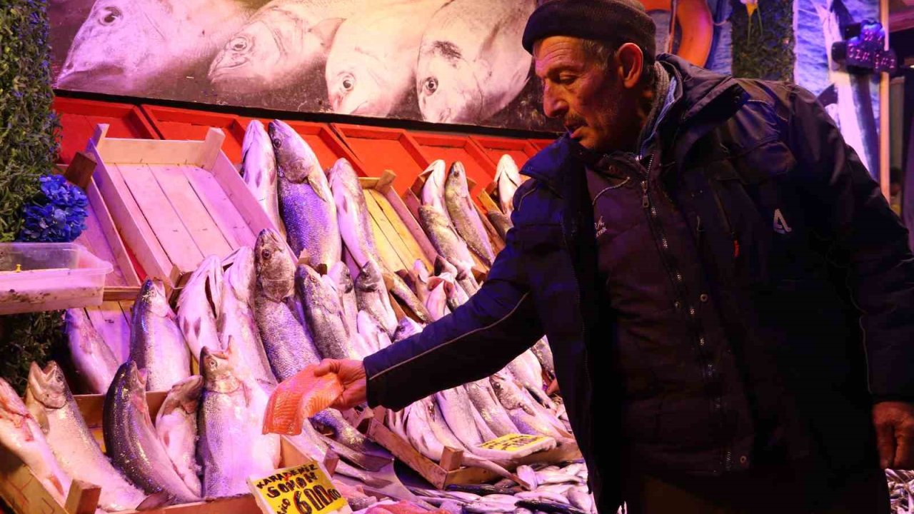 Soğuk havalar, balık tezgahlarını da vurdu