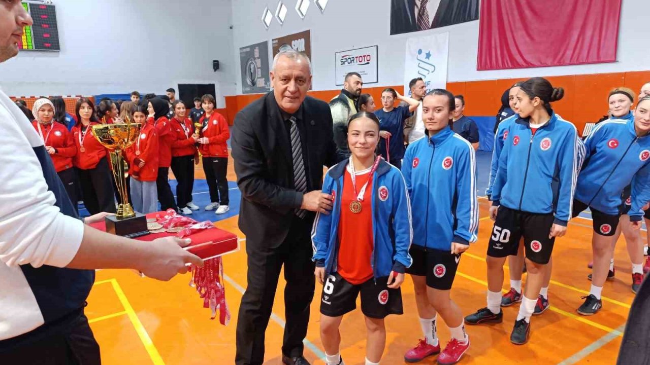 2025-2026 Okul Sporları Genç Kızlar Futsal Müsabakaları tamamlandı