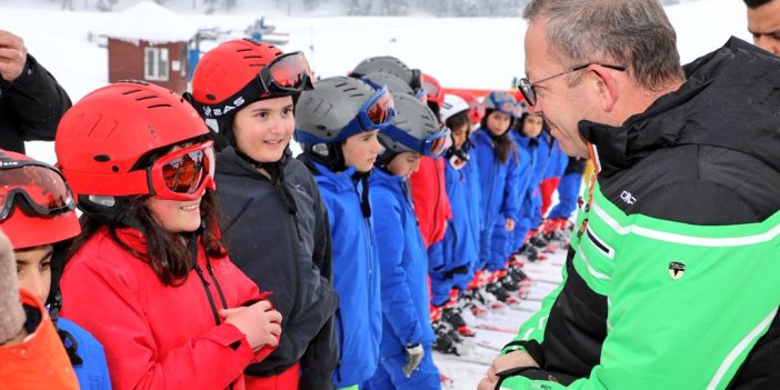 Kars Valisi Ziya Polat, “Karın Yıldızları Sarıkamış’ta” Projesi Kapsamında Öğrencilerle Buluştu