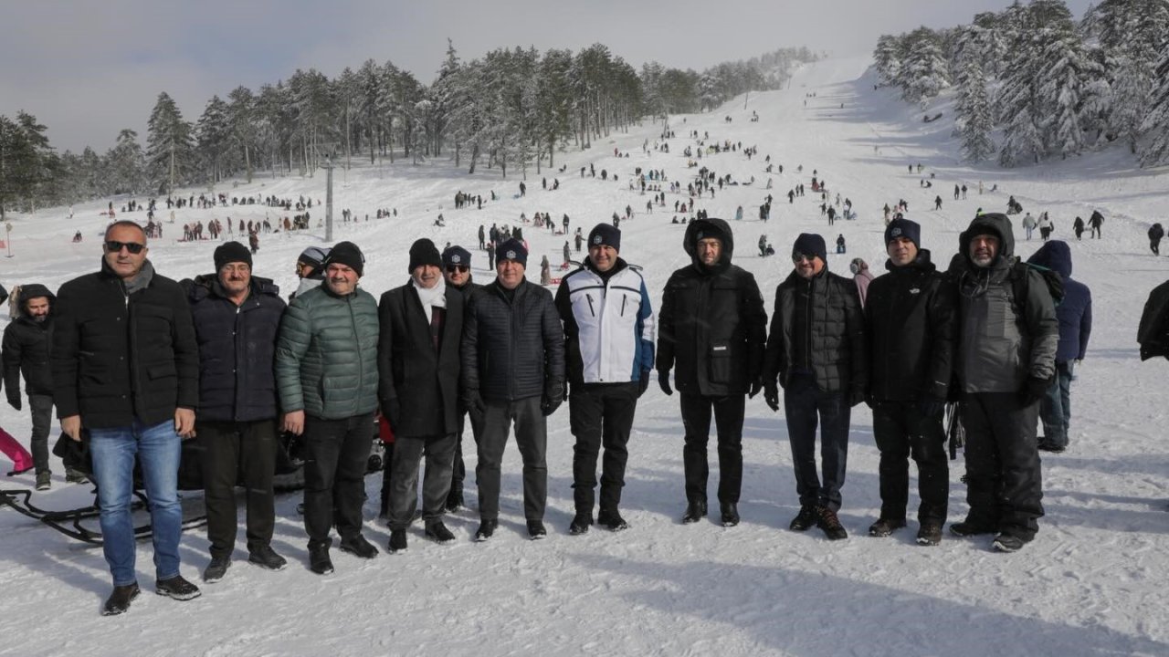 Gediz Murat Dağı Termal Kayak Merkezi’nde kar ve kayak keyfi