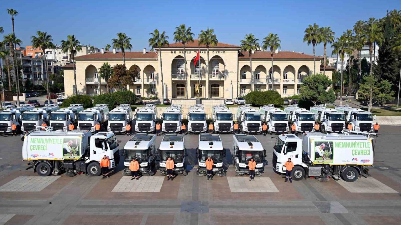 Mersin Büyükşehir Belediyesi, temizlik filosuna 22 yol süpürme aracı ekledi