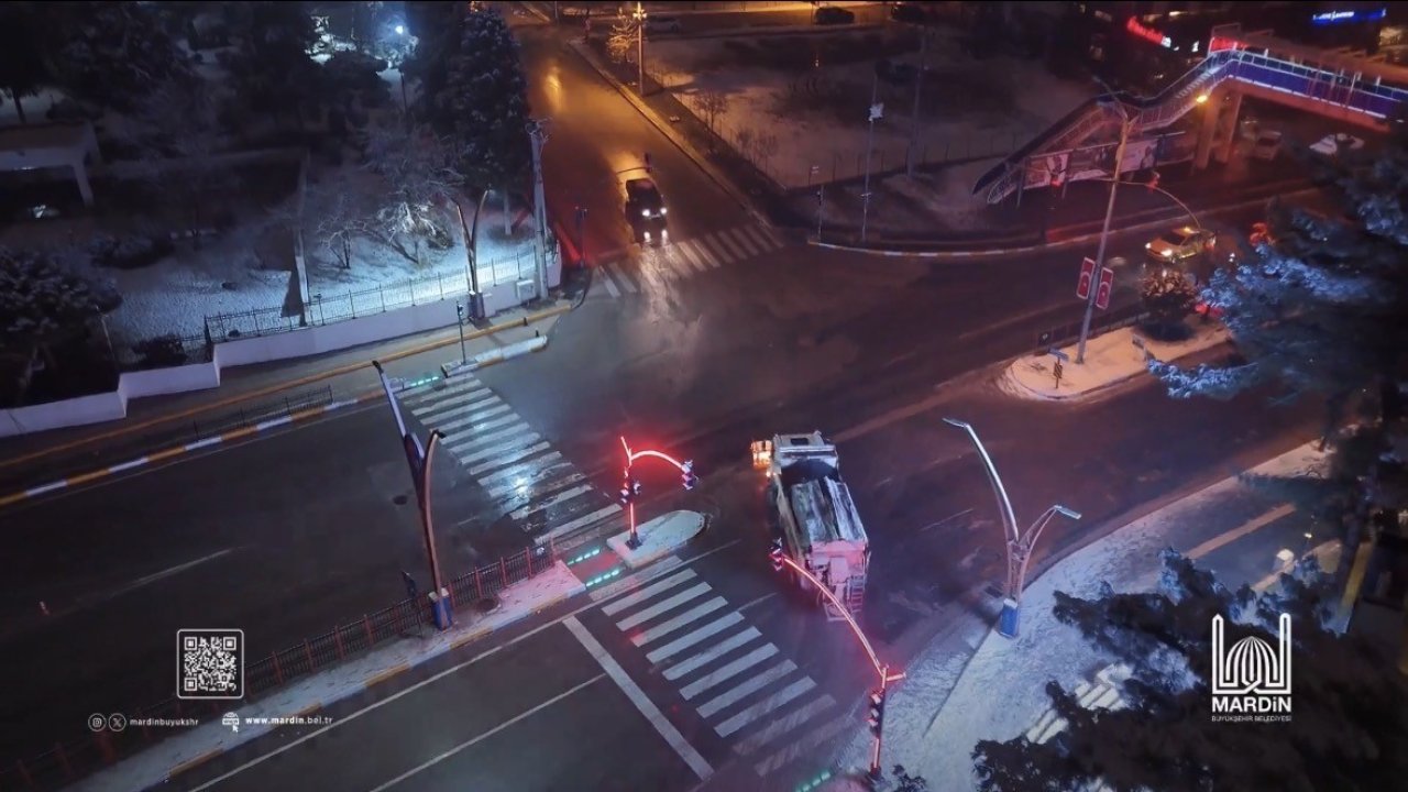 Mardin’de karla mücadele çalışmaları sürüyor