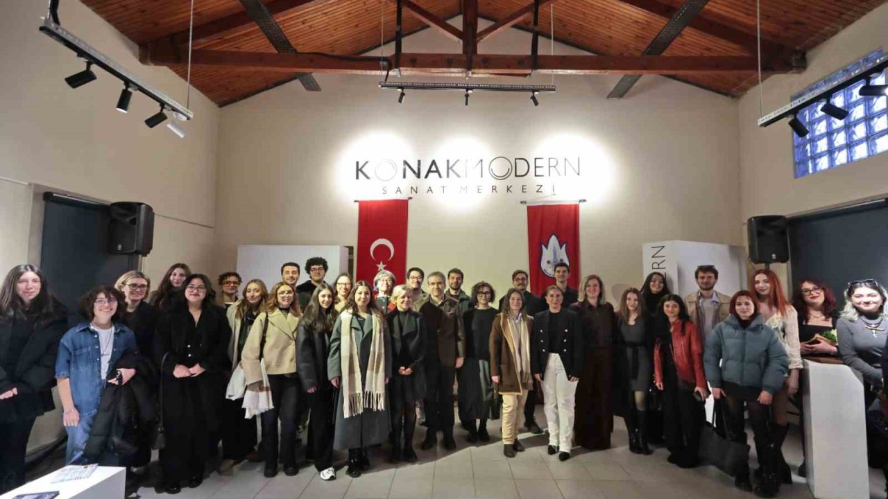 Genç iletişimcilerden çok katmanlı bir sergi