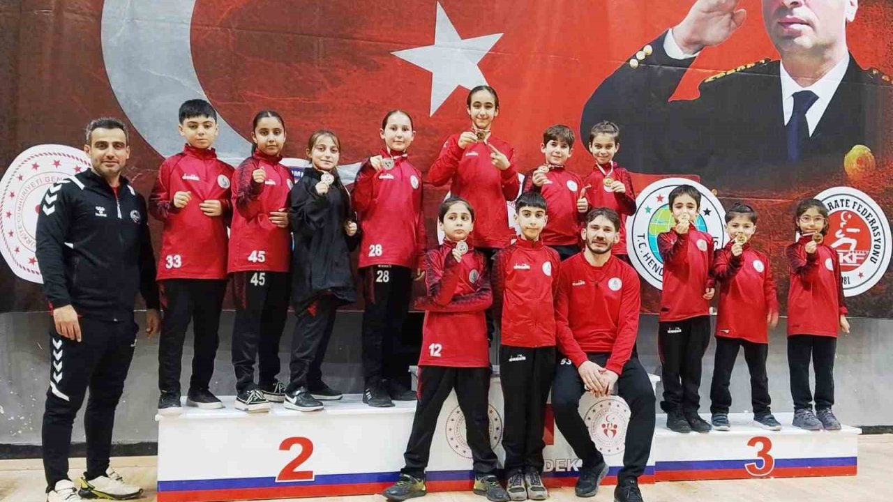 Körfezli karateciler Gaffar Okkan Turnuvası’ndan 8 madalyayla döndü