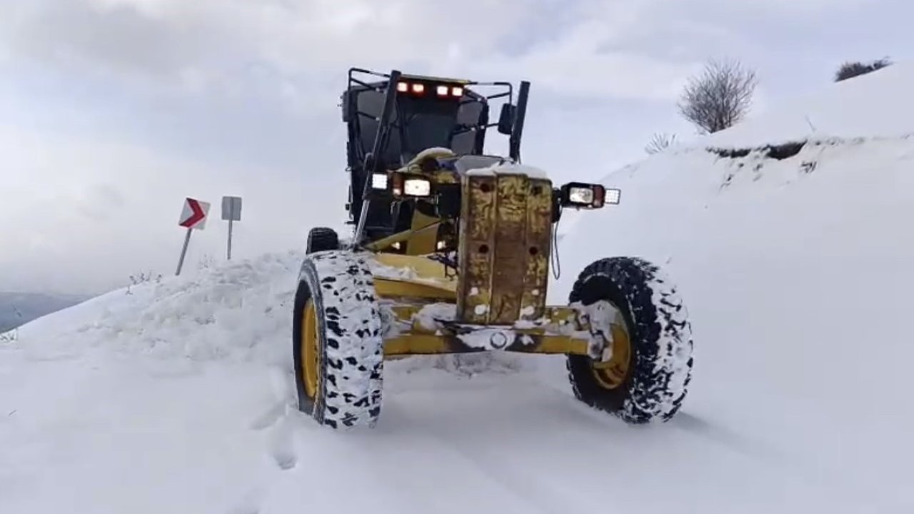 Elazığ’da kapalı 310 köy yolunda çalışmalar sürüyor