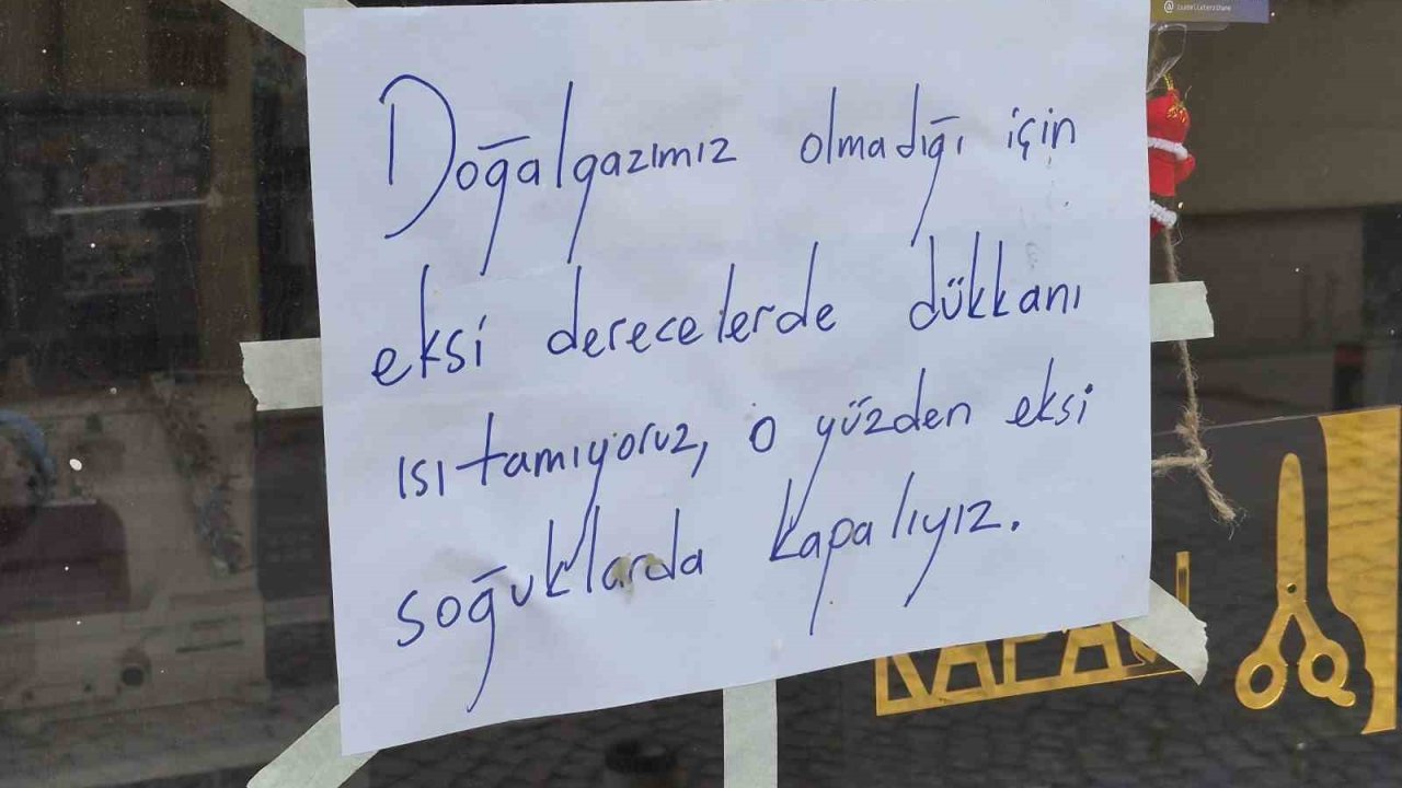 Esnaf, soğuk günlerde ısıtamadığı dükkanını açmıyor