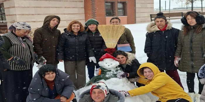 Engelsiz Yaşam Merkezinde Kar Sevinci