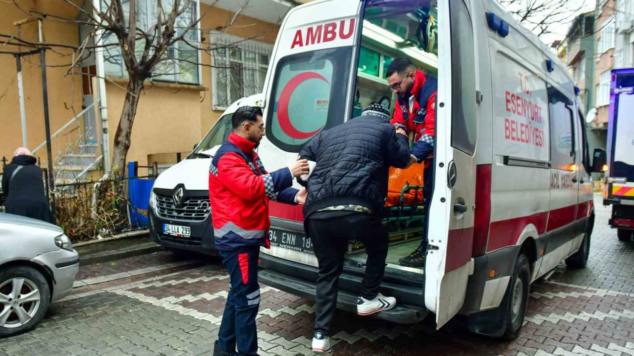 Esenyurt’ta ambulansla hasta nakil hizmeti aralıksız sürüyor