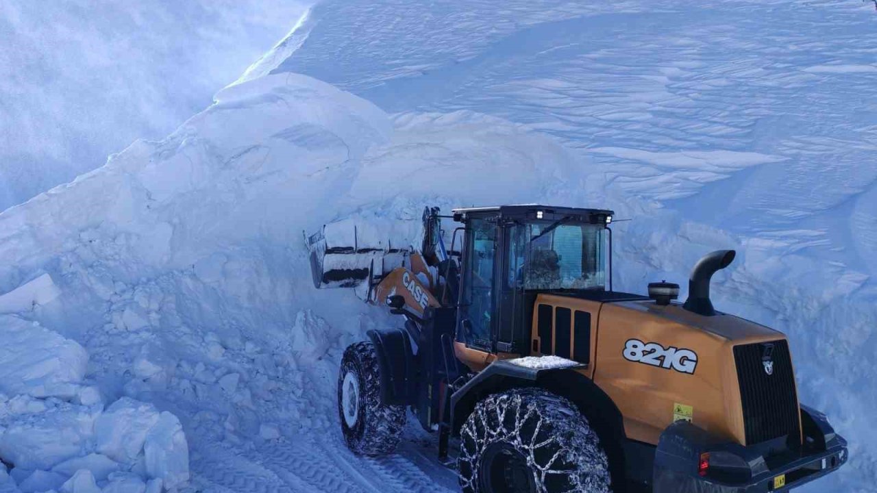 Elazığ’da kapalı 115 köy yolunda çalışmalar sürüyor